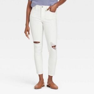 Universal Thread Women's Cream Distressed Ankle Jeans